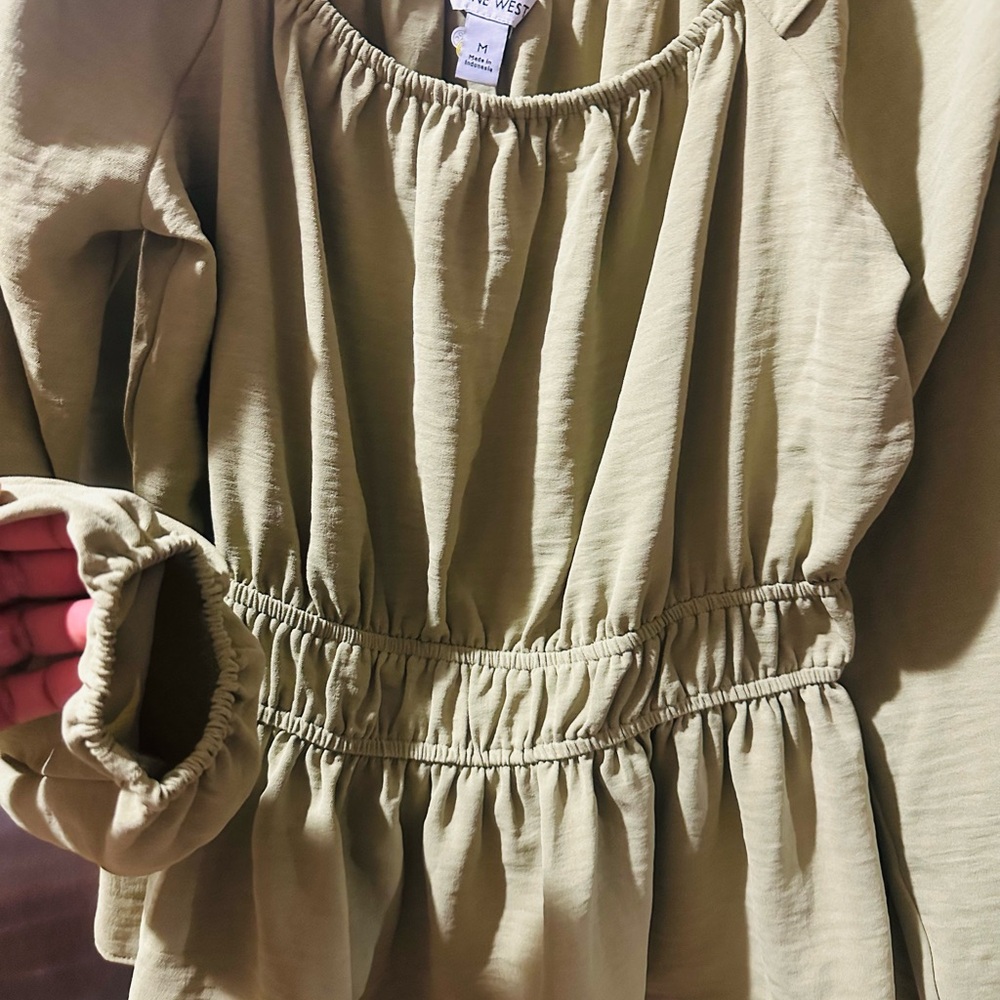 Nine West✨💚🍈Sage Green Blouse - Picture 4 of 5